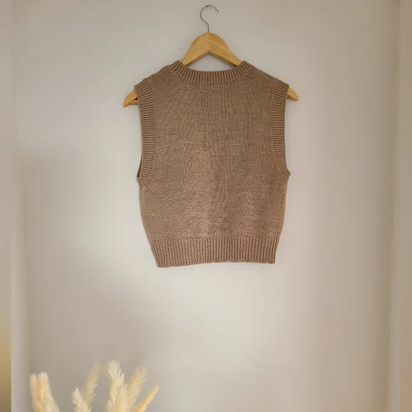 🦋3/$25🦋 Sweater Ribbed Vest - Picture 2 of 5